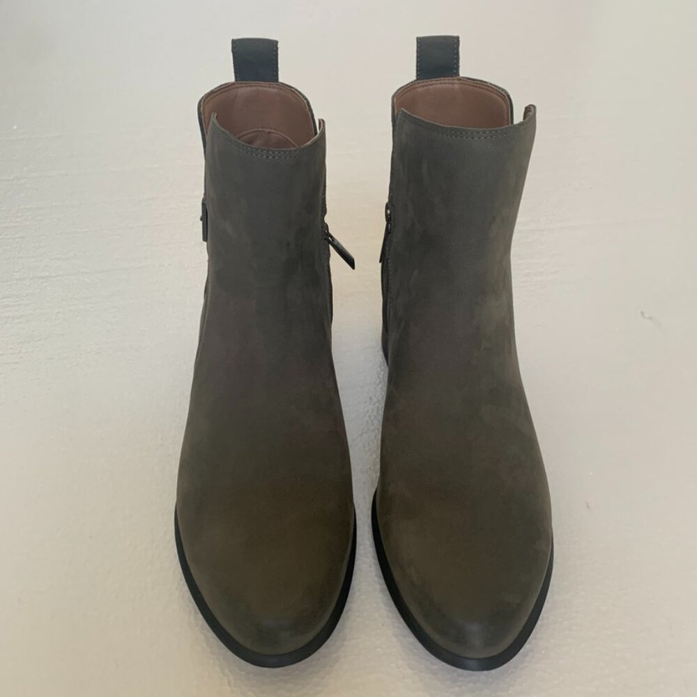 Vionic Sienna Waterproof green kakie ankle boot size 9.5
